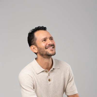 Juan Esteban, cofondateur de Colombie Célestine. Passionné d'observation de la faune depuis toujours, je conçois et accompagne nos voyages de nature à travers toute la Colombie.