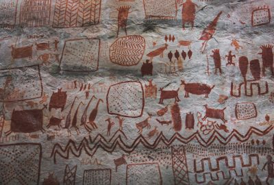 Observation de peintures rupestres en Colombie - Cerro azul - Guaviare - Colombie Célestine